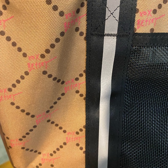 Betsey Johnson dog carrier NWT - Picture 3 of 14